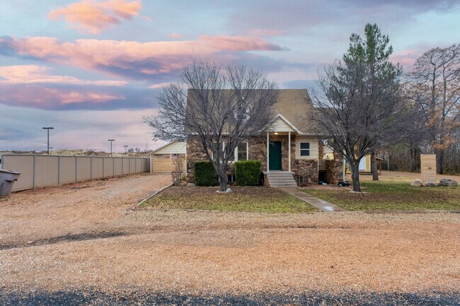 Building Photo - 170 E 100 N