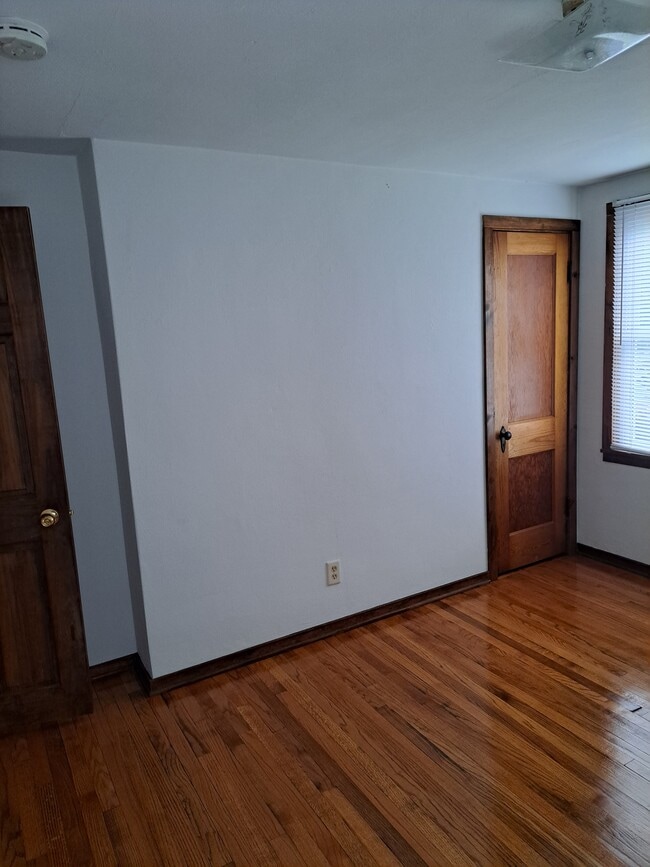 Building Photo - 265 Waubesa St
