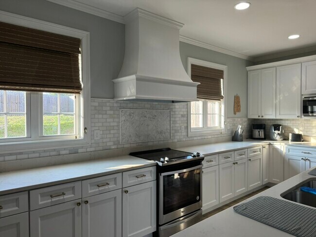 Building Photo - 3 Forest Lake Dr