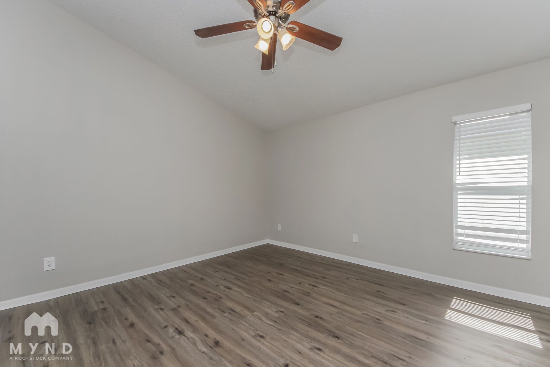 Building Photo - 723 Stonewyk Way