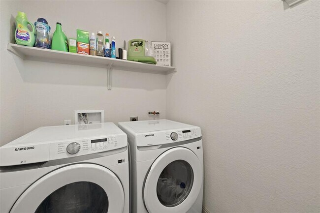 Building Photo - 16401 Coratina Dr