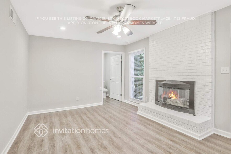 Building Photo - 3049 Larkspur Cir SW