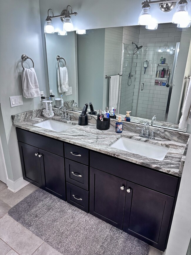 Building Photo - 304 Chisholm Trail