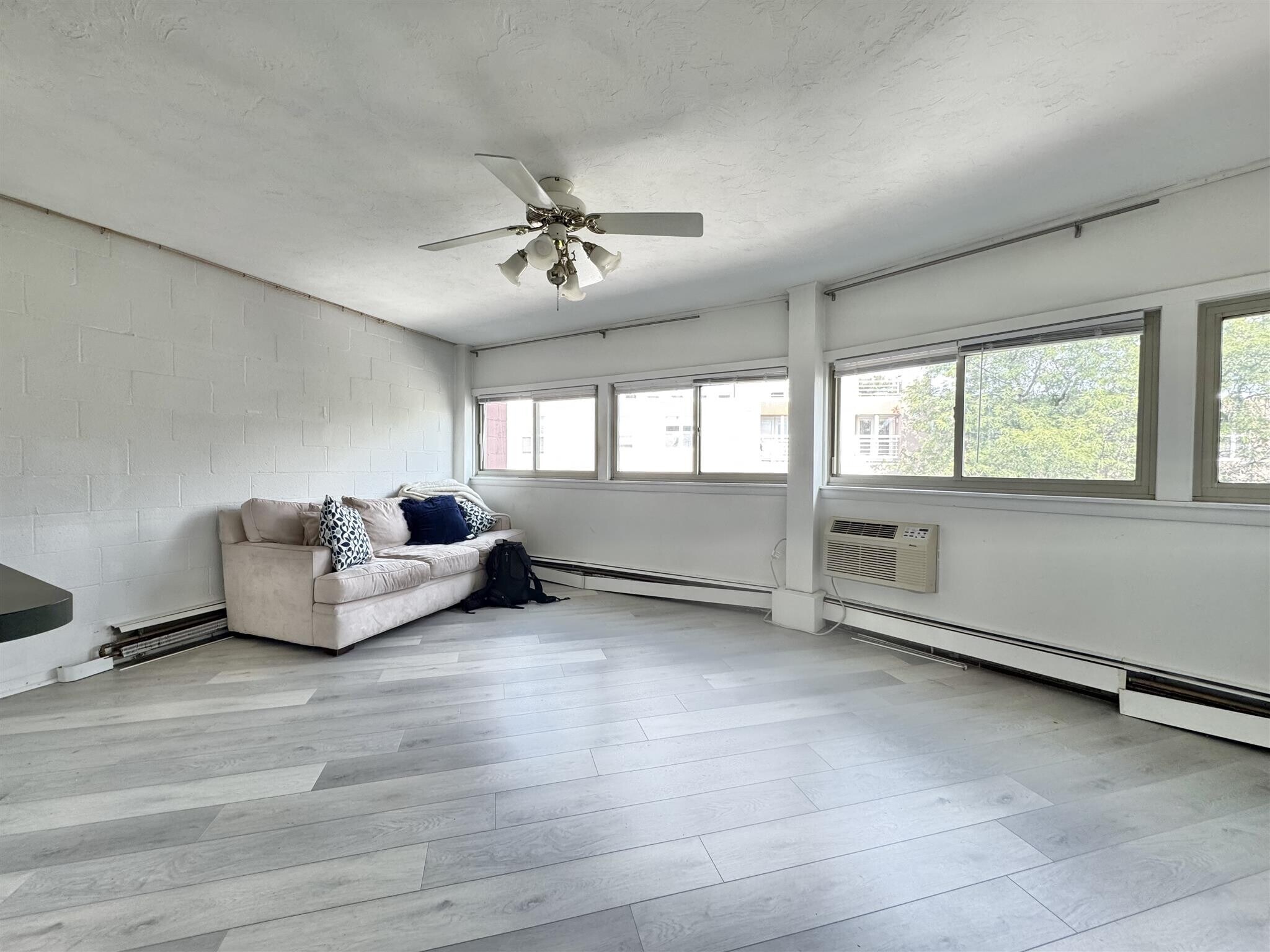 Building Photo - 348 Franklin St