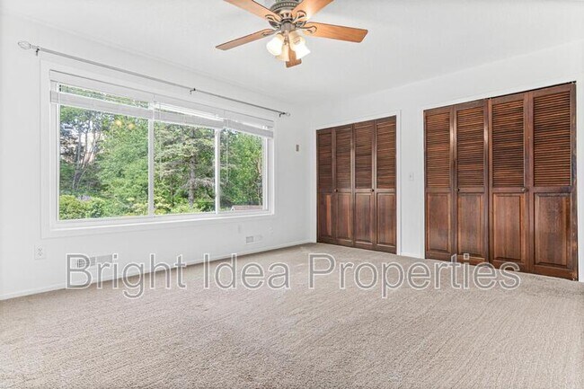 Building Photo - 1716 Evergreen Dr