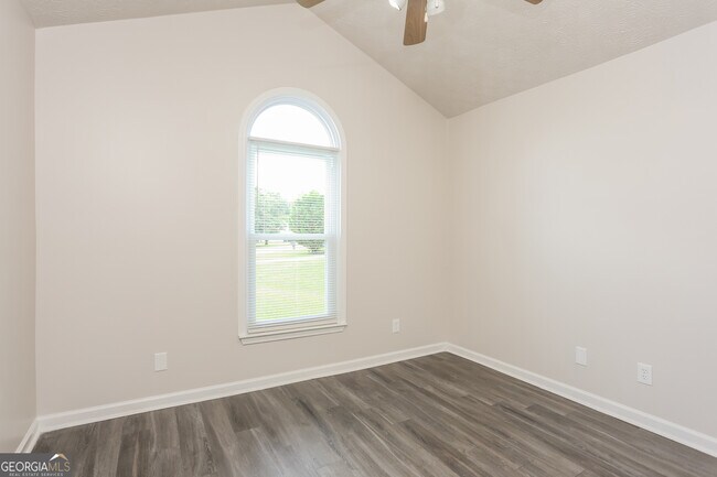 Building Photo - 5985 Green Meadow Way
