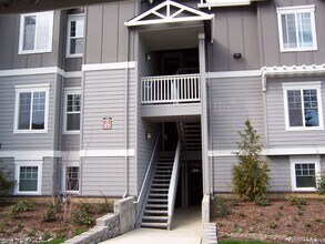Building Photo - Grand Oaks 2 bedroom Condo
