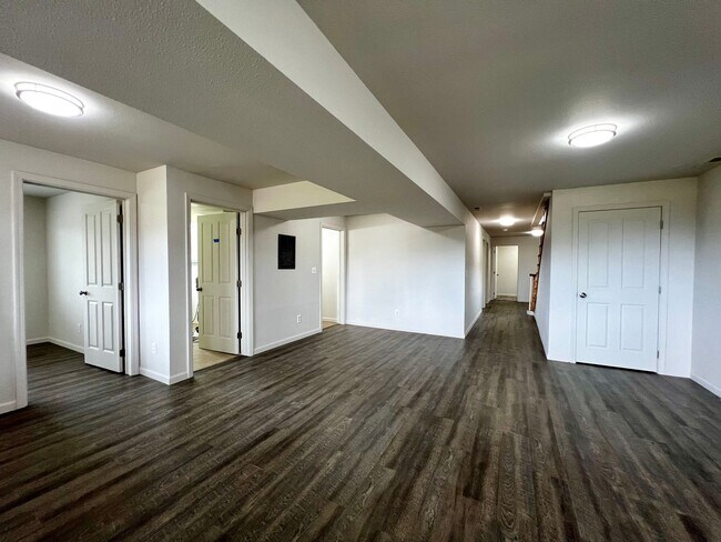 Building Photo - 5204 Roza Hill Dr