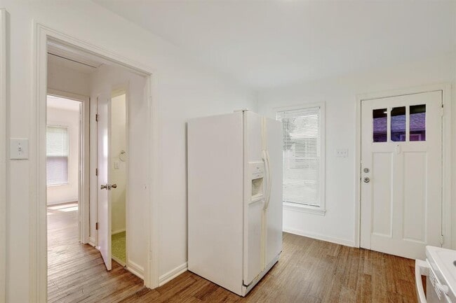 Building Photo - 302 Olive St