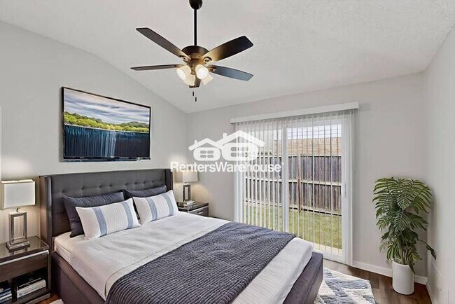 Building Photo - MOVE IN READY - 3BED/2.5BATH - CARROLLTON ...
