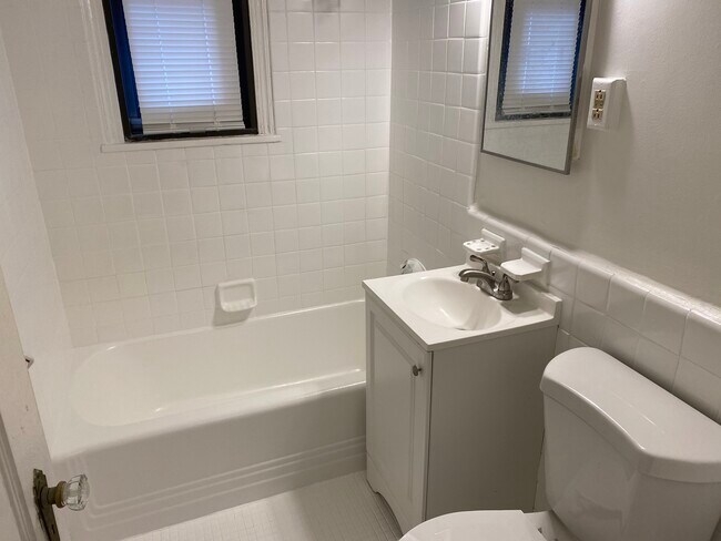 Building Photo - 1010 25th St NW