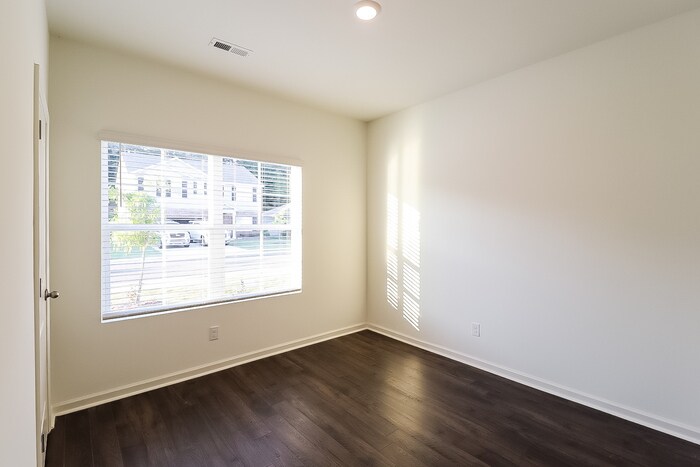 Building Photo - 5692 Timber Leaf Lp