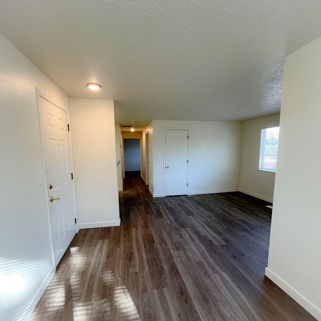 Building Photo - 3185 S Apple St