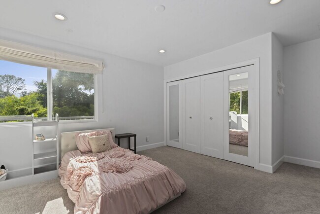 Building Photo - 641 Walther Way