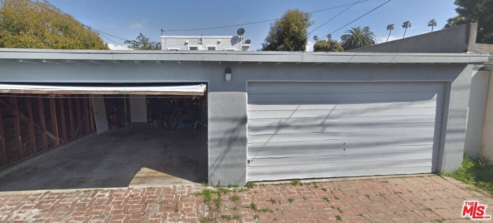 Building Photo - 651 Angelus Pl