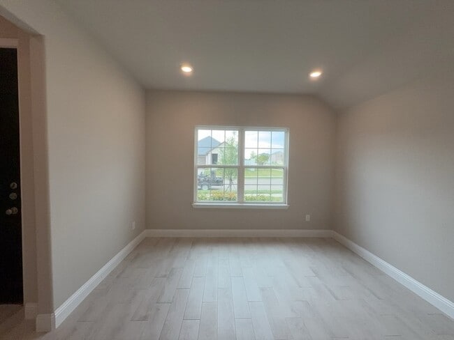 Building Photo - 612 Amenduni Ln