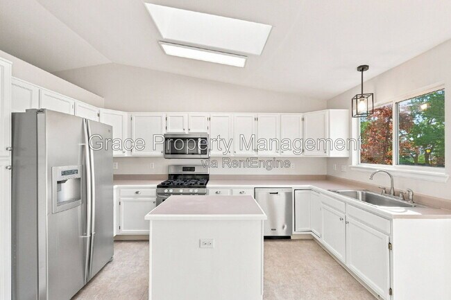 Building Photo - 16041 Bluebonnet Dr