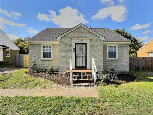 Building Photo - 1065 N Holmes St