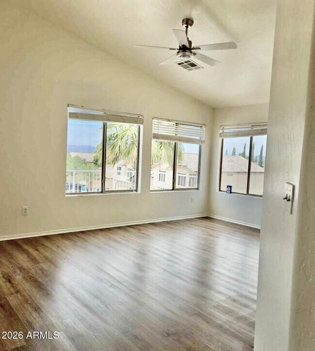 Building Photo - 2040 E Behrend Dr