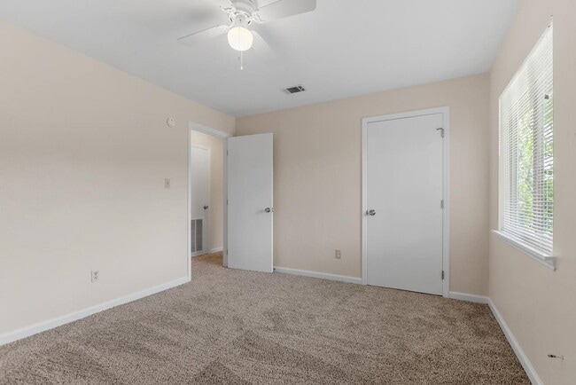 Building Photo - 2188 Claremont Ln