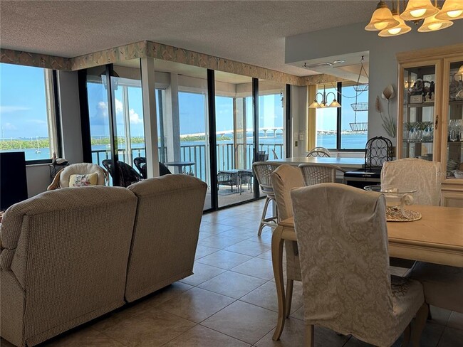 Building Photo - 6295 Bahia Del Mar Cir