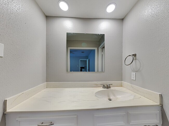 Building Photo - 16362 Brinkwood Dr