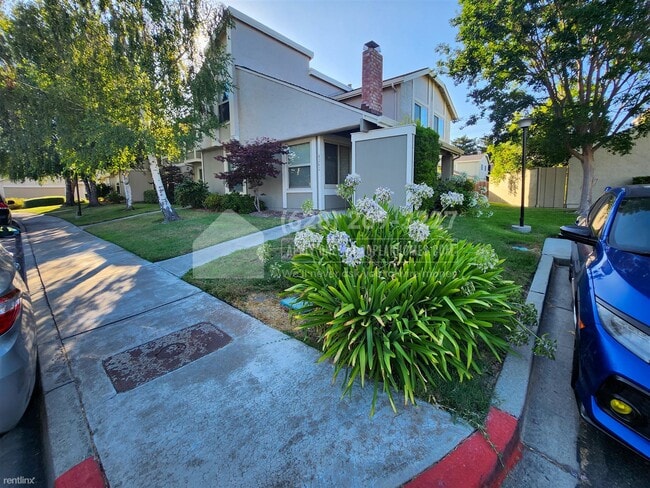 Building Photo - 3 br, 2.5 bath Townhome - 4246 Atlantic Co...