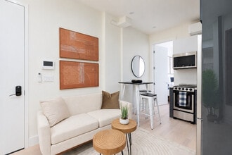 Building Photo - 515 W 48th St