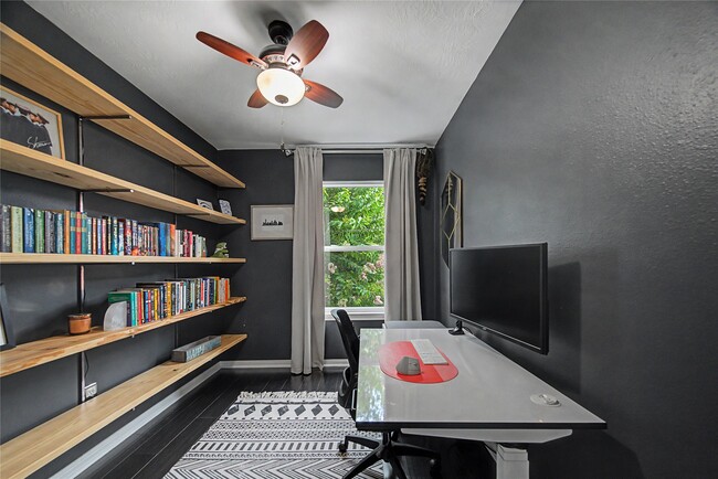 Building Photo - 1104 Buckner St
