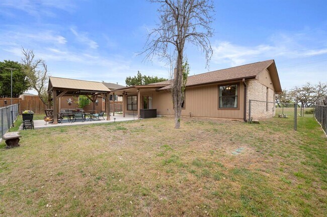 Building Photo - 20807 Boggy Ford Rd