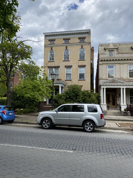 Building Photo - 2012 Monument Ave