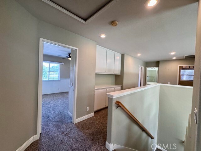 Building Photo - 30997 Oakhill Dr