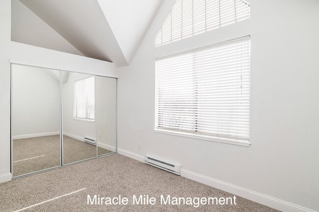 Building Photo - Wonderful Modern Townhouse-Style Condo with Stunning Views in Desirable Sausalito