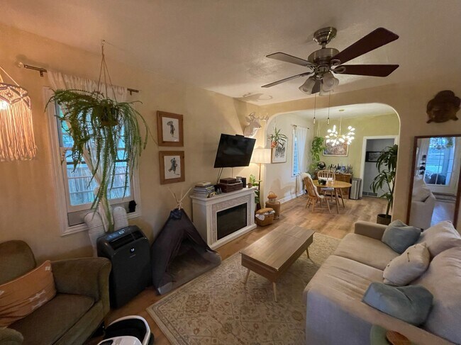 Building Photo - 417 E Magnolia St