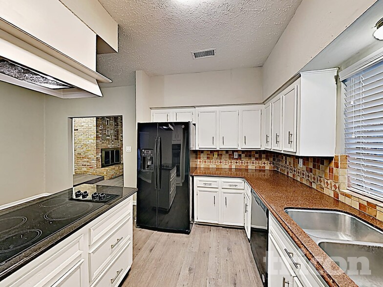 Building Photo - 535 Shady Brook Dr