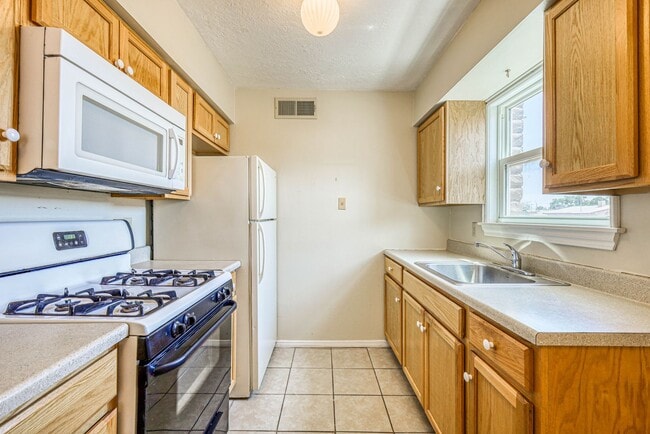 Building Photo - 4555 Sun Valley Dr