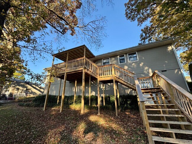 Building Photo - 3 Bedroom Home in Saks!