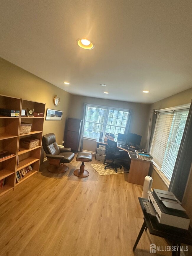 Building Photo - 16 Poplar Dr