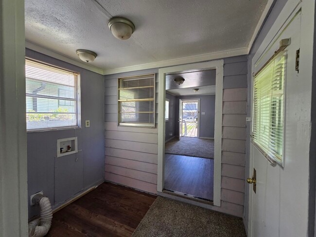 Building Photo - 1320 Faxon Ave