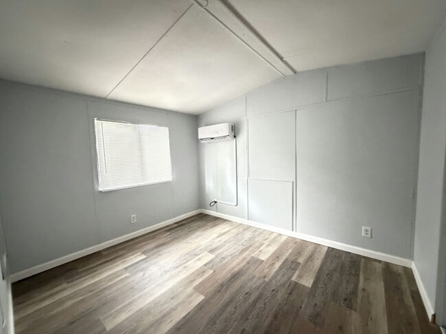 Building Photo - 11240 N Northwood Dr