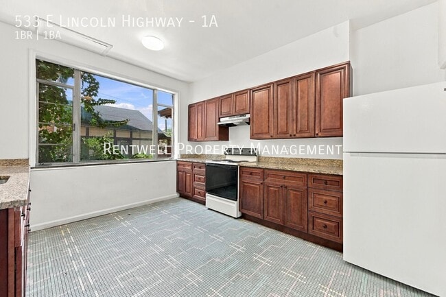 Building Photo - 533 Lincoln Hwy E