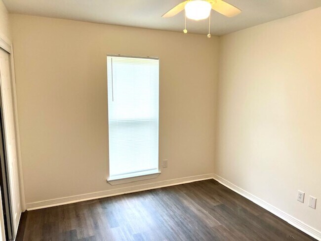 Building Photo - 3/2 brick home in Cottage Park Estates