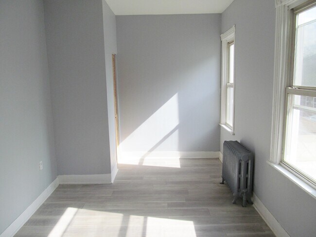 Building Photo - 11 Heckman St