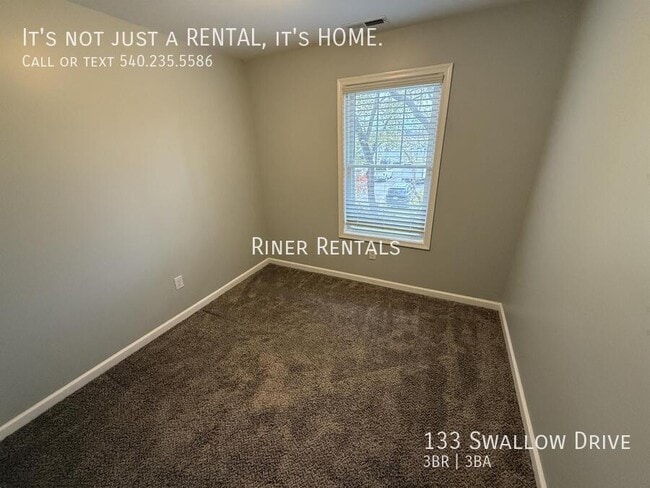 Building Photo - 133 Swallow Dr