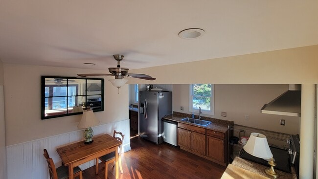 Building Photo - 10 Channel Ave