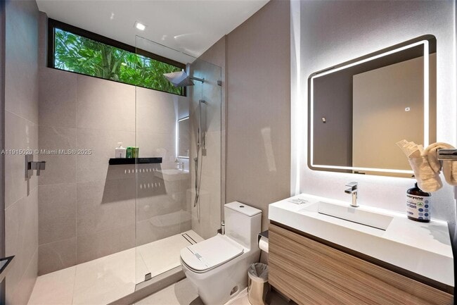 Building Photo - 77 SW 18th Terrace