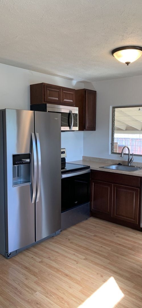 Building Photo - Unfurnished 1 bd. 1 bath cottage. Availabl...