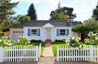 Building Photo - Charming 1 Bed 1 Bath Los Altos Cottage on...