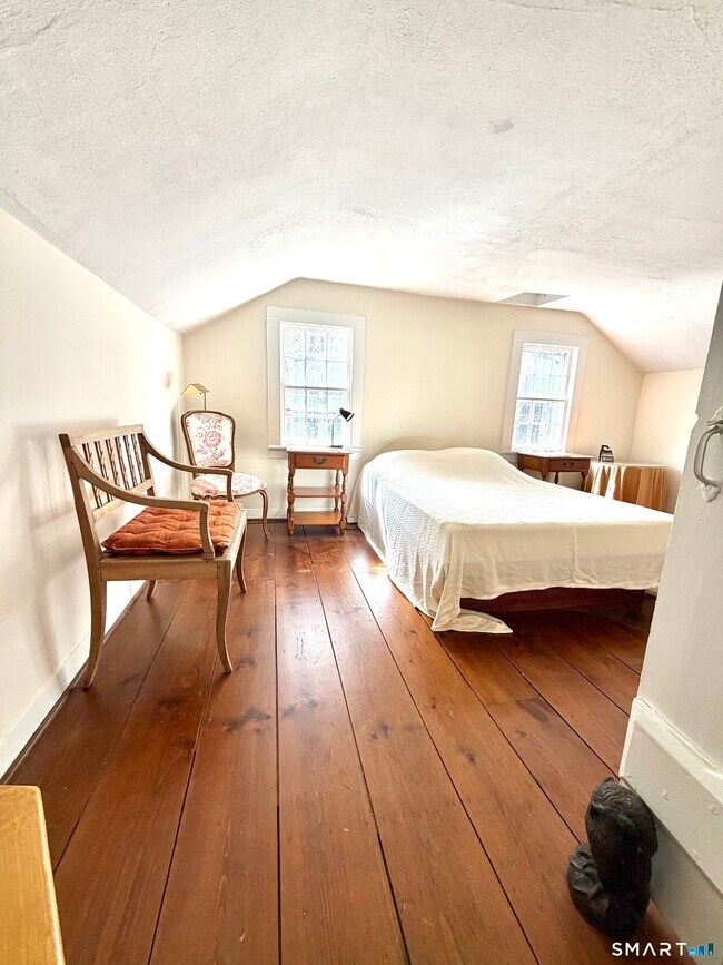 Building Photo - 310 Valley Rd