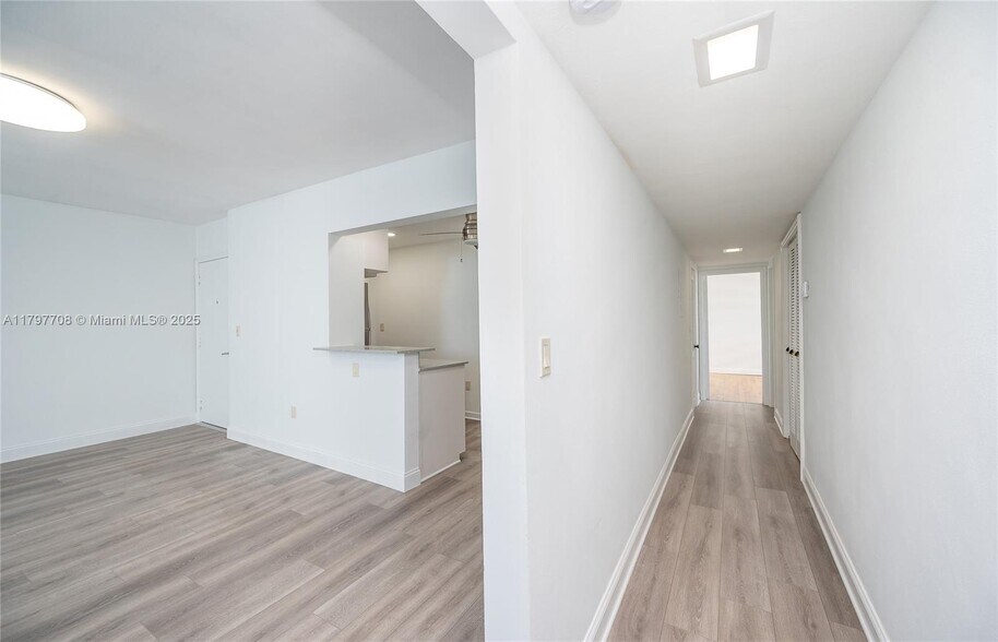 Building Photo - 301 Sunrise Dr